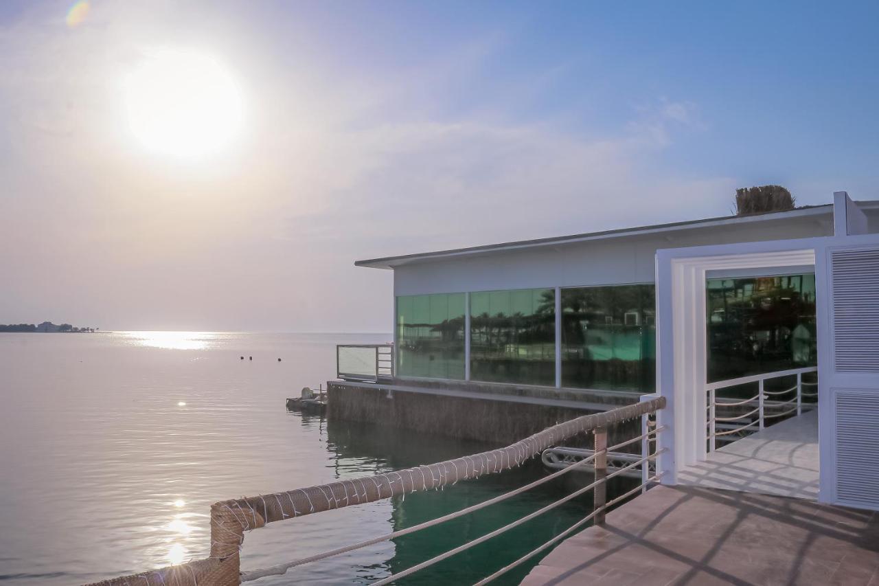 מנאמה Lagoona Beach Luxury Resort And Spa מראה חיצוני תמונה The Dead Sea