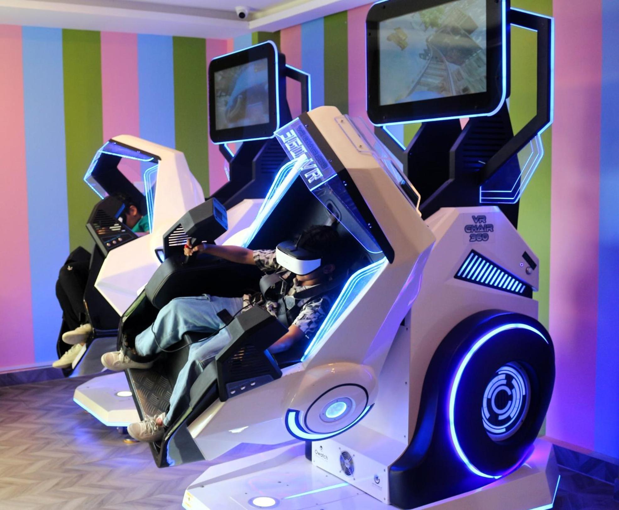 מנאמה Lagoona Beach Luxury Resort And Spa מראה חיצוני תמונה A racing simulator