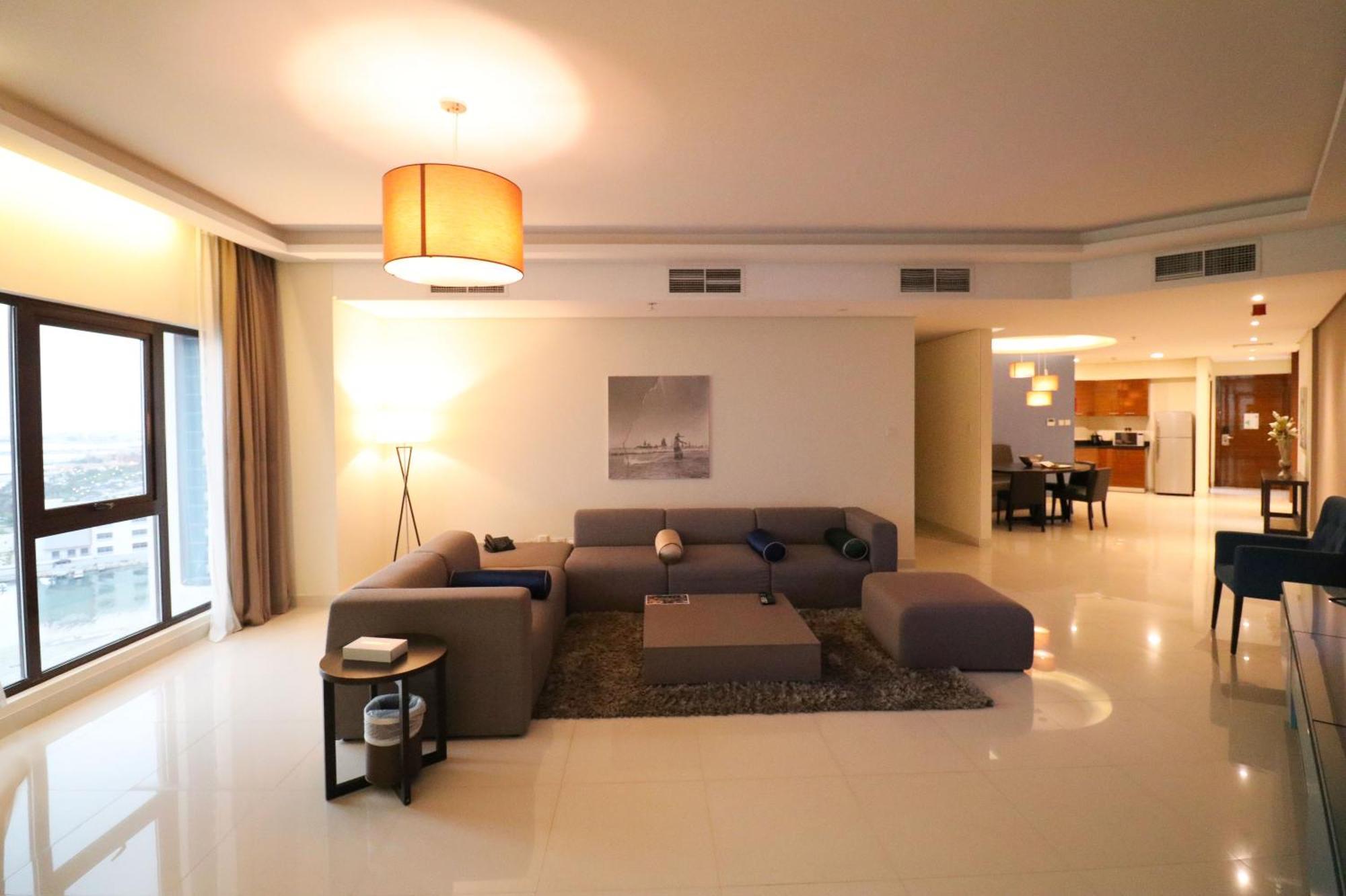 מנאמה Lagoona Beach Luxury Resort And Spa מראה חיצוני תמונה A living room in a typical apartment